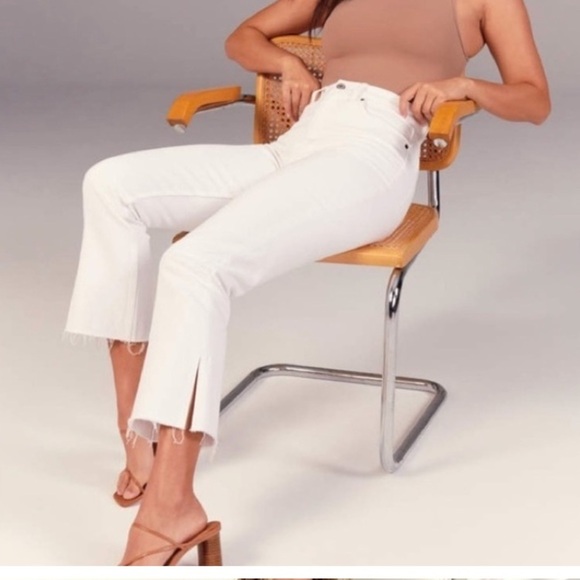 Abercrombie & Fitch ultra high rise kick flare white jeans. Size 2/26 - Picture 1 of 7